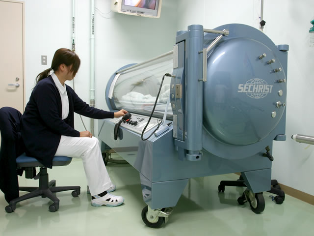 高気圧酸素治療の機械
